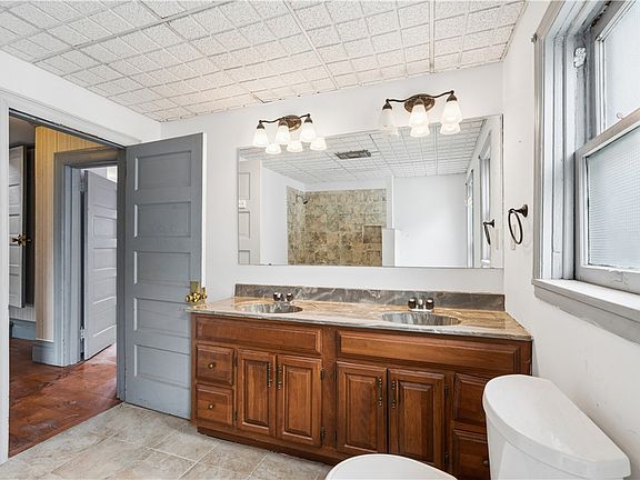5th image of 601 Walnut St
