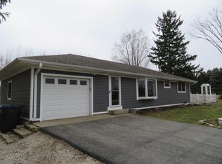S83W27200 Hillview Dr, Mukwonago, WI 53149