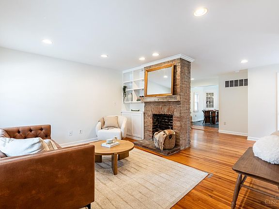 3rd image of 463 Stanley Ave
