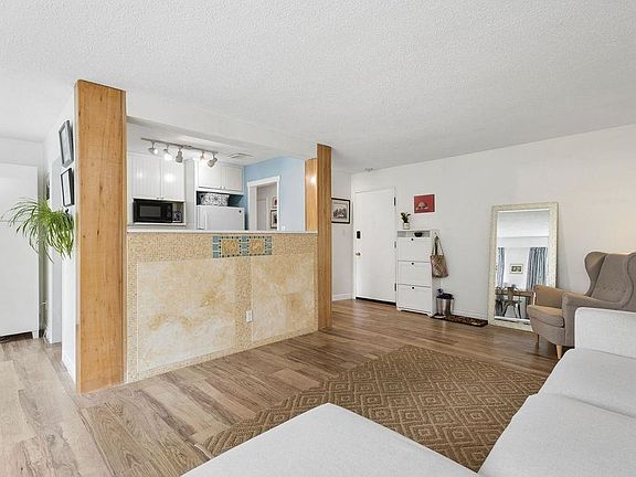 4th image of 2494 Cornwall Ave #207