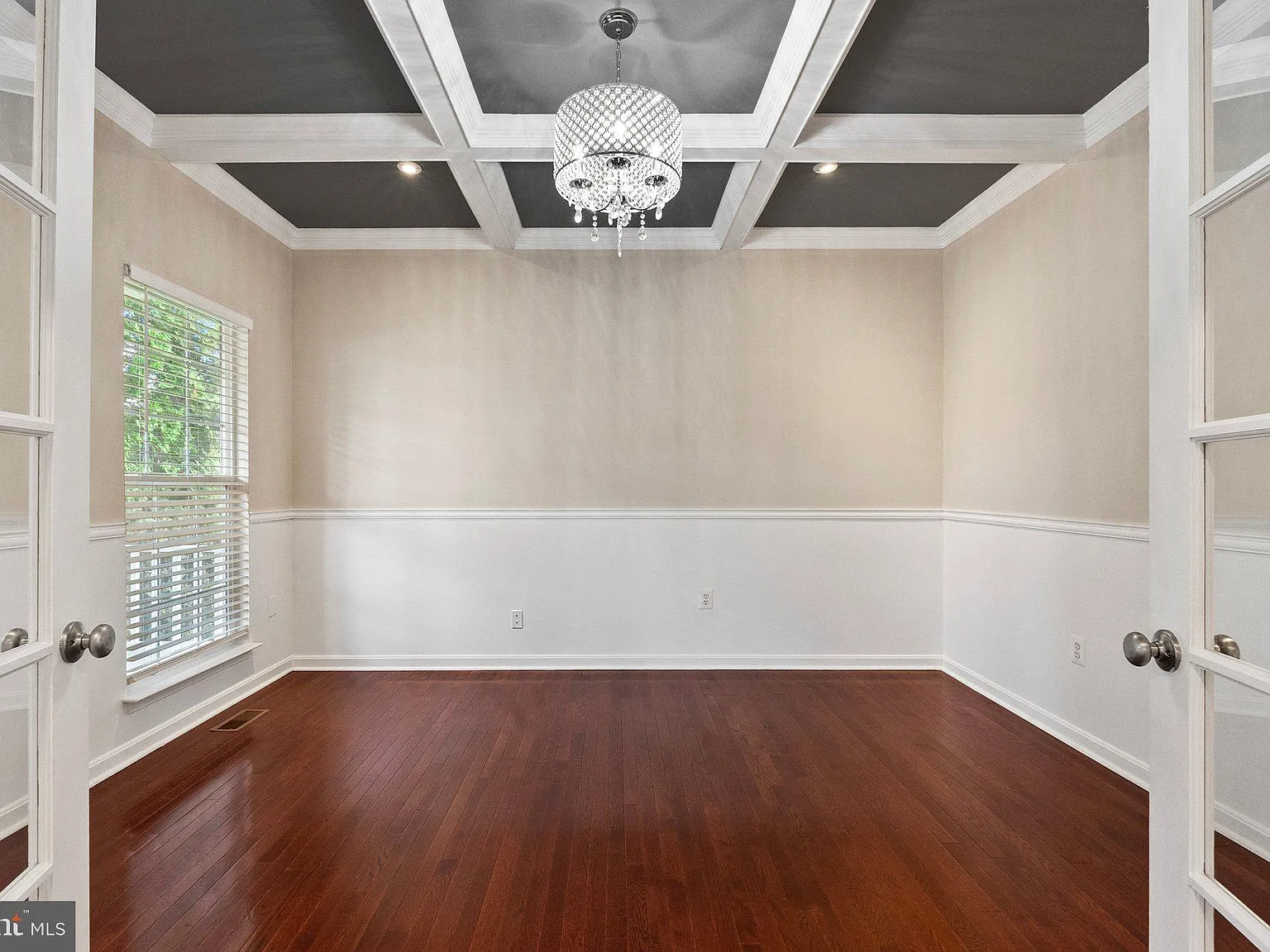 5 bed, 4.0 bath, 3928 sqft, $4,200 — Photo 4