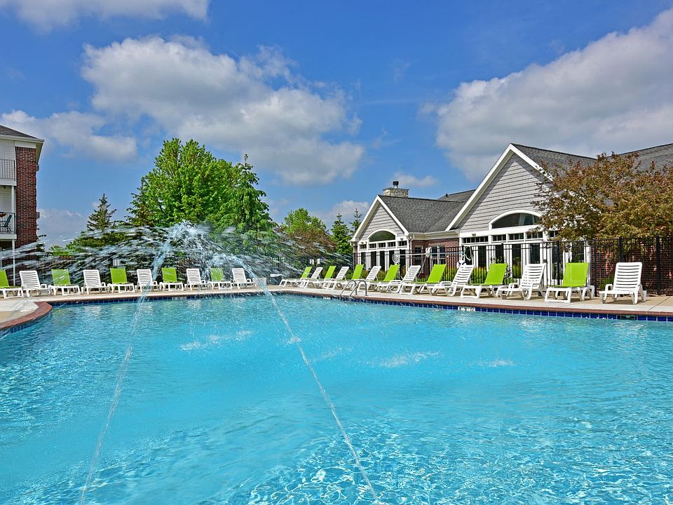 Sparkling Swimming Pool & Sundeck