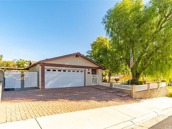3rd image of 23061 Cerca Dr