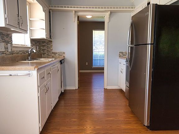 4th image of 430 N Burbank Dr