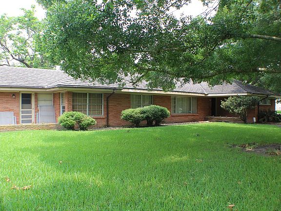 3rd image of 2212 Belegarde Dr