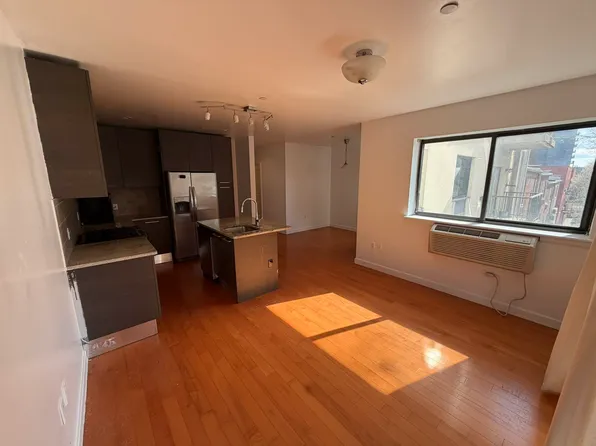 536 Kappock Street image 1 of 9