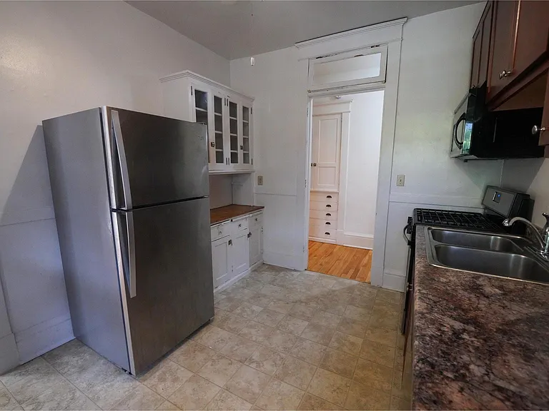 Oxford Street Apartments — Photo 9