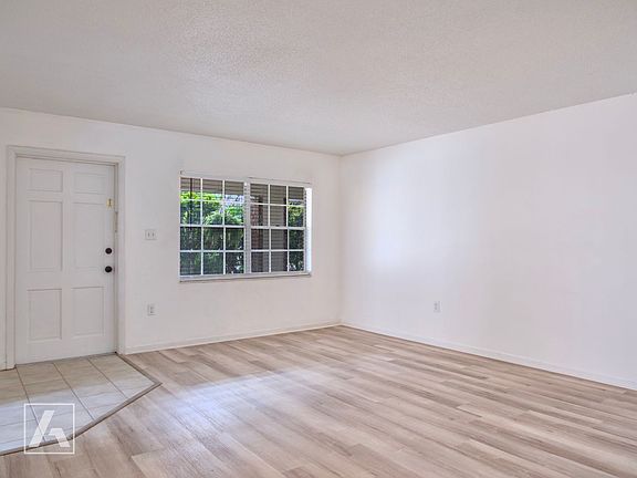 3rd image of 1020 Elmwood St #1102C