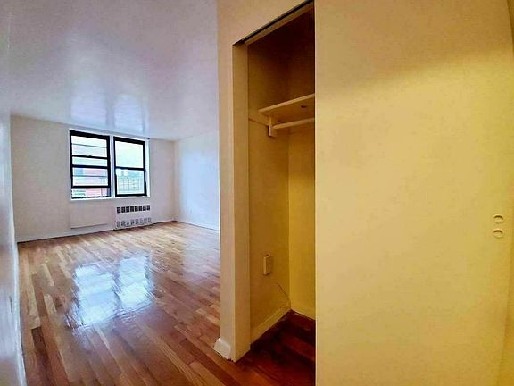 4th image of 288 W 238th St #C6