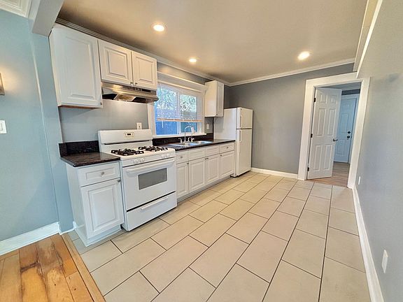 5th image of 814 1/2 N Madison Ave