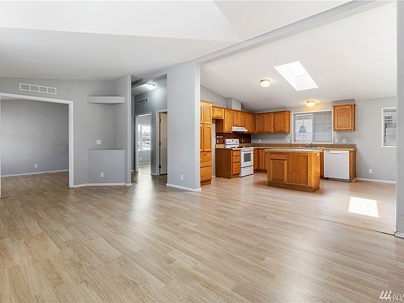 Laminate flooring throughout!