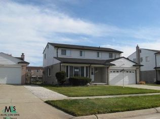 27320 Pierce St, Southfield, MI 48076