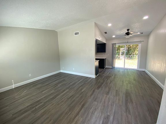 3rd image of 210 Saint Petersburg Dr E APT C