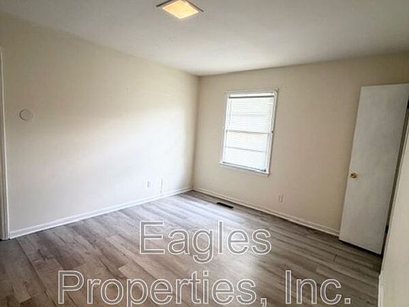 3rd image of 2803 Warrick Cir APT F1