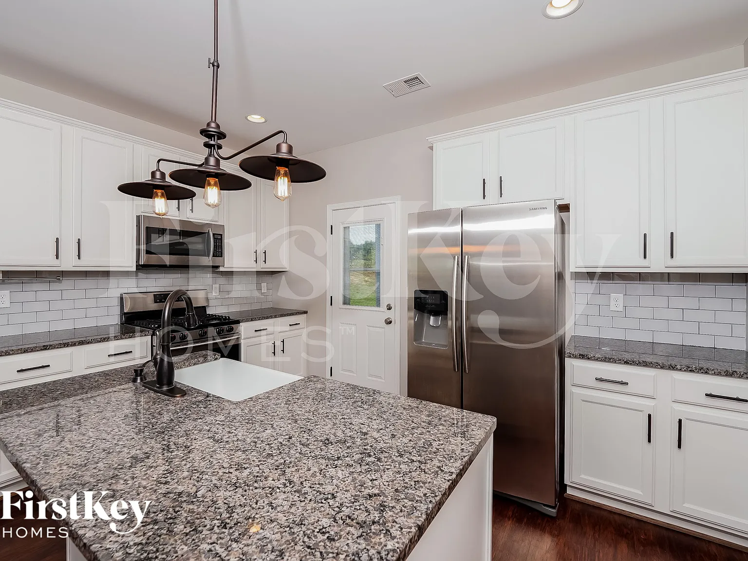 4 bed, 3.0 bath, 1817 sqft, $1,945 — Photo 4