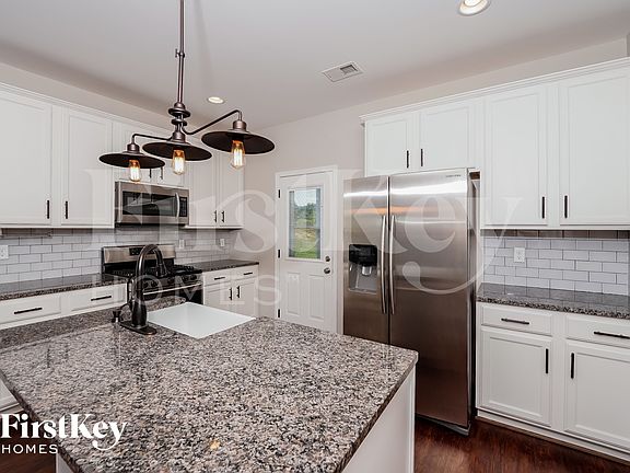 4th image of 125 Ridgefield Ln