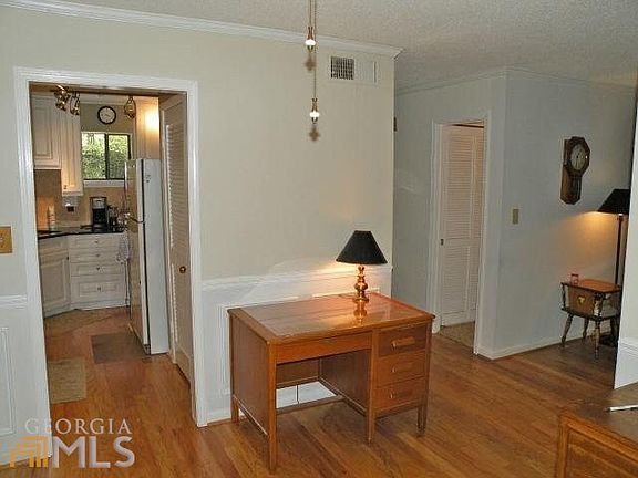 Breakfast Area Near Kitchen....