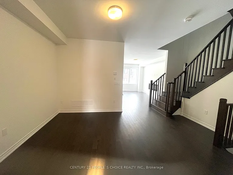 1471 Blackmore St — Photo 8