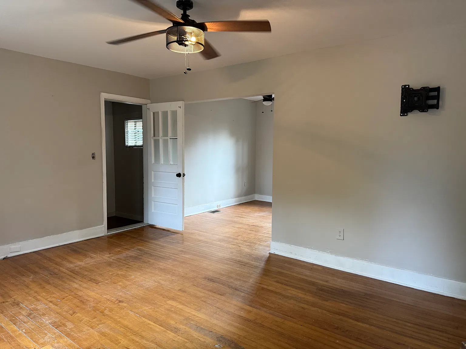 3 bed, 1000 sqft, $1,550 — Photo 2