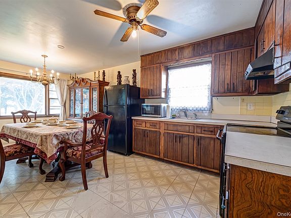 5th image of 146 Carley Avenue