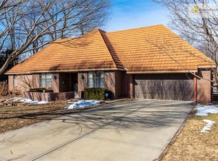 6907 Lakeshore Dr, Raytown, MO 64133