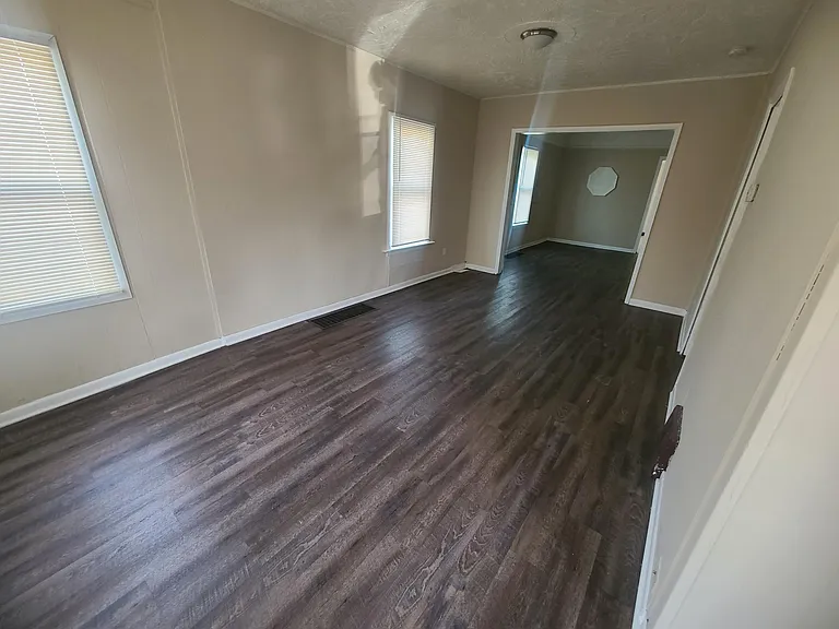 1136 Cleveland St — Photo 2