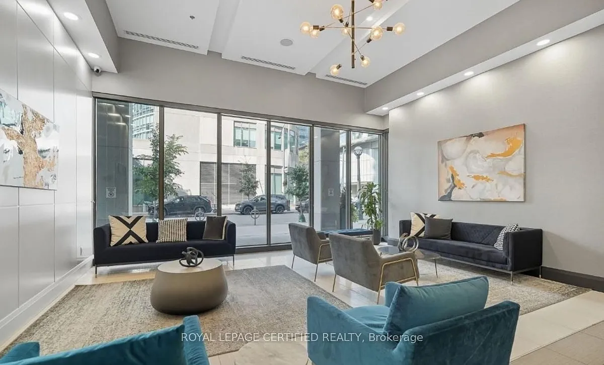 Building Photo - 19 Grand Trunk Cres #2915