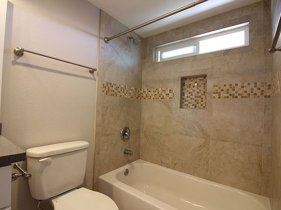 2nd image of 227 Avenida Lobeiro #D
