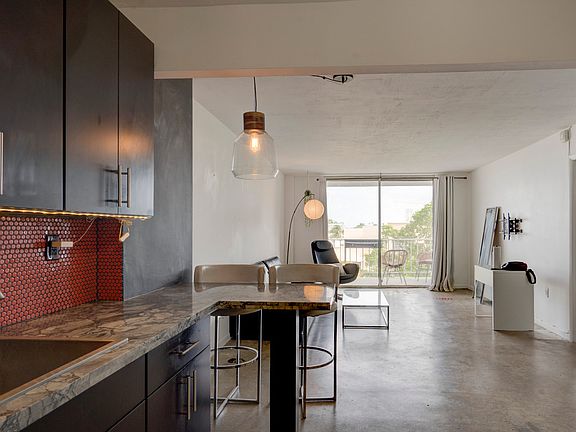 4th image of 6900 Bay Dr APT 4G