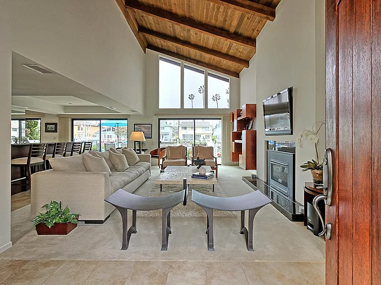 2765 Seahorse Ave — Photo 4