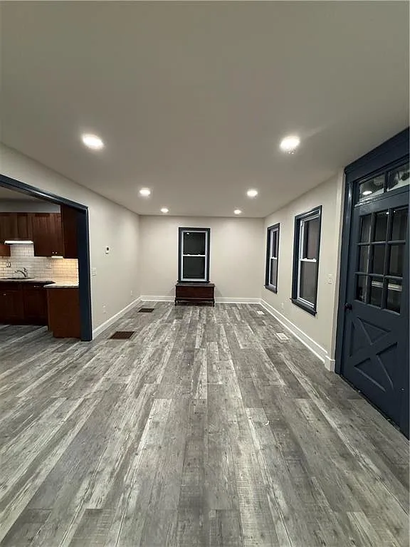 3 bed, 1.0 bath, 1801 sqft, $2,200 — Photo 3