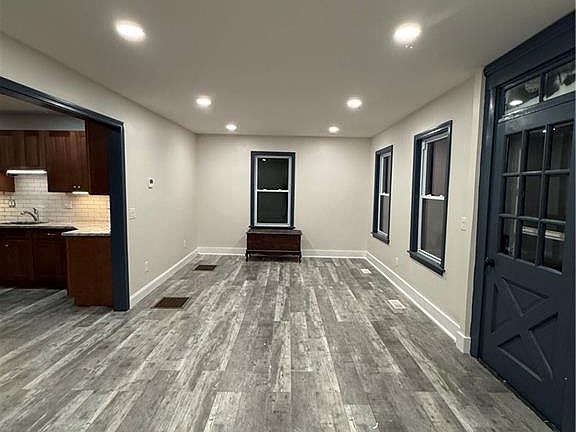 3rd image of 70 Clyde St #1