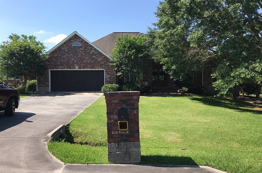 1st image of 7 N Hill Dr W