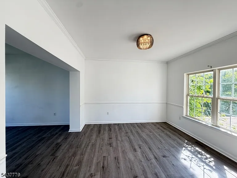 373 Stonehenge Dr — Photo 5
