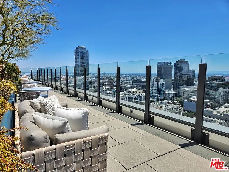 901 S Flower St #709 — Photo 45