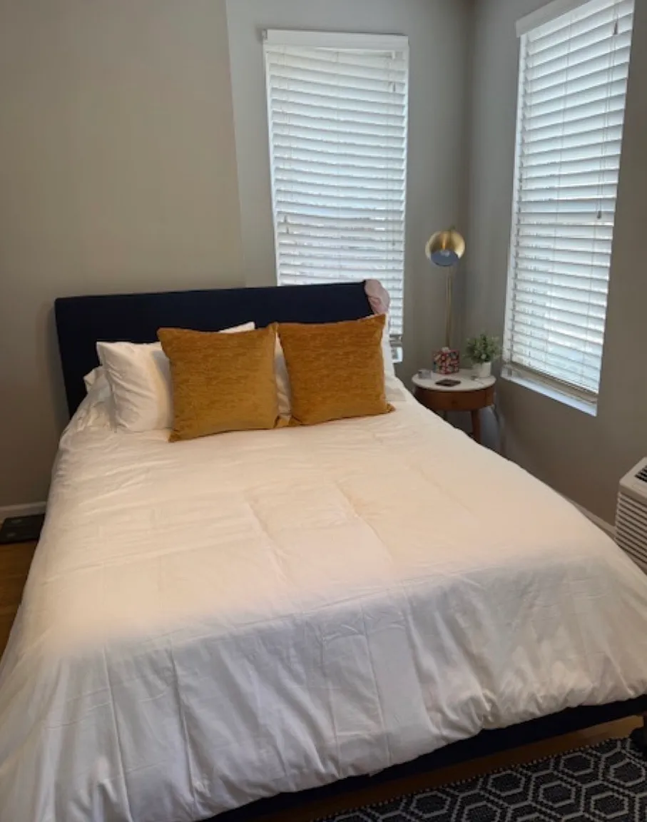 4 bed, 1.5 bath, 1300 sqft, $5,100 — Photo 1