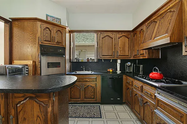 Rented by Compass | media 12