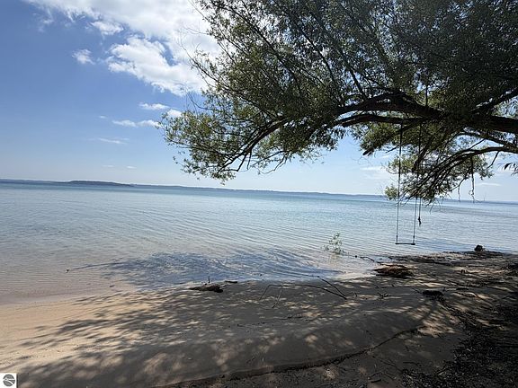 5th image of 8124 S Shoreside Dr