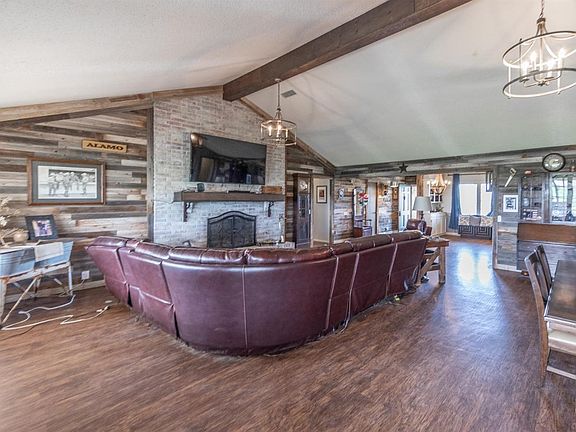 4th image of 821 Farm Road 1317