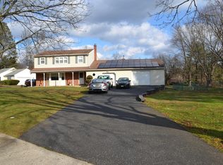 1 Walling Rd, Freehold, NJ 07728