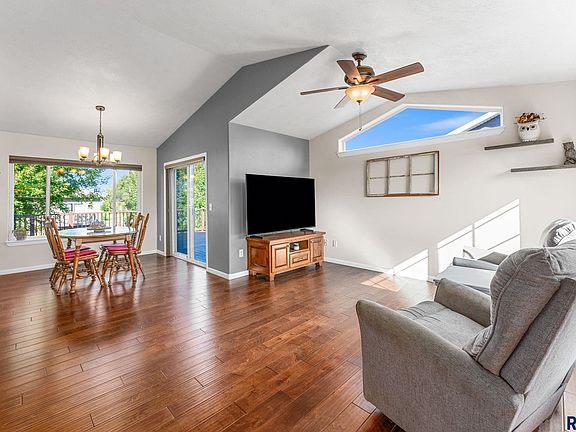 3rd image of 4701 S Wilson Ave