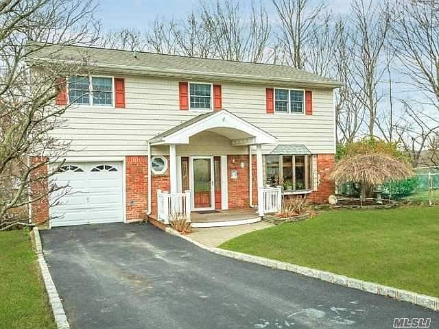 1st image of 30 Woodoak Ln