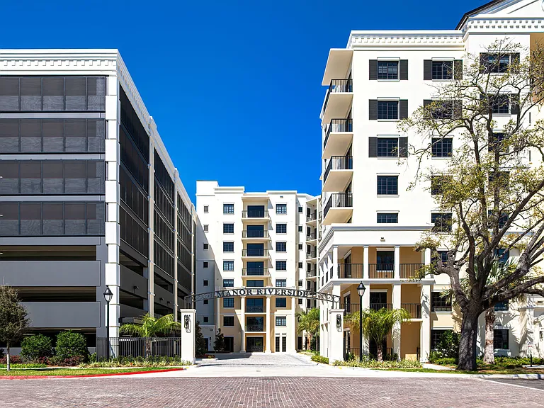 Manor Riverside — Photo 11
