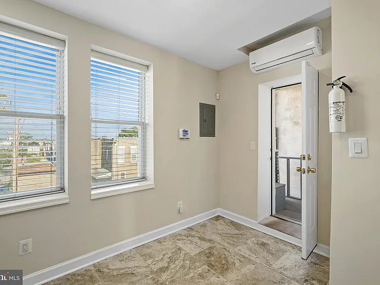 2509 Linden Ave #2 — Photo 9