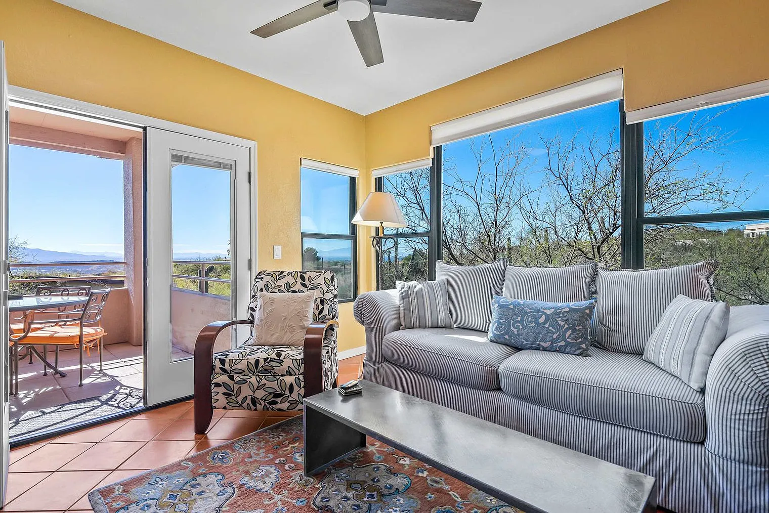 2 bed, 2.0 bath, 1076 sqft, $5,001 — Photo 2