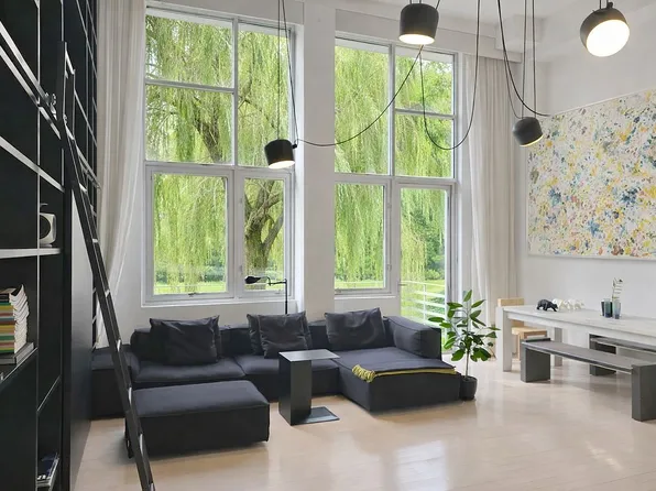 100 N 3rd St APT 3D, Brooklyn, NY 11249