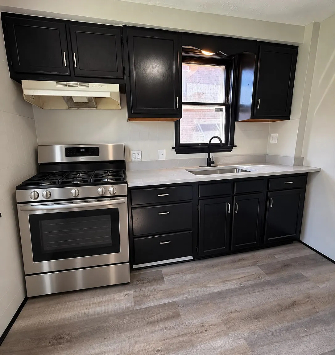 3 bed, 960 sqft, $2,400 — Photo 3