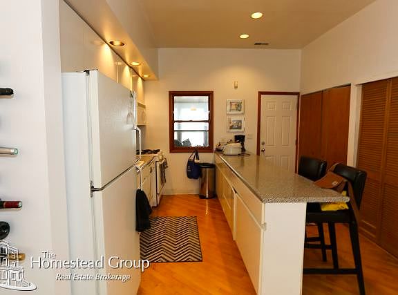 4th image of 1502 W Thomas St #2FRONT
