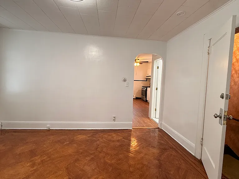 579 Oregon Ave #2 — Photo 2