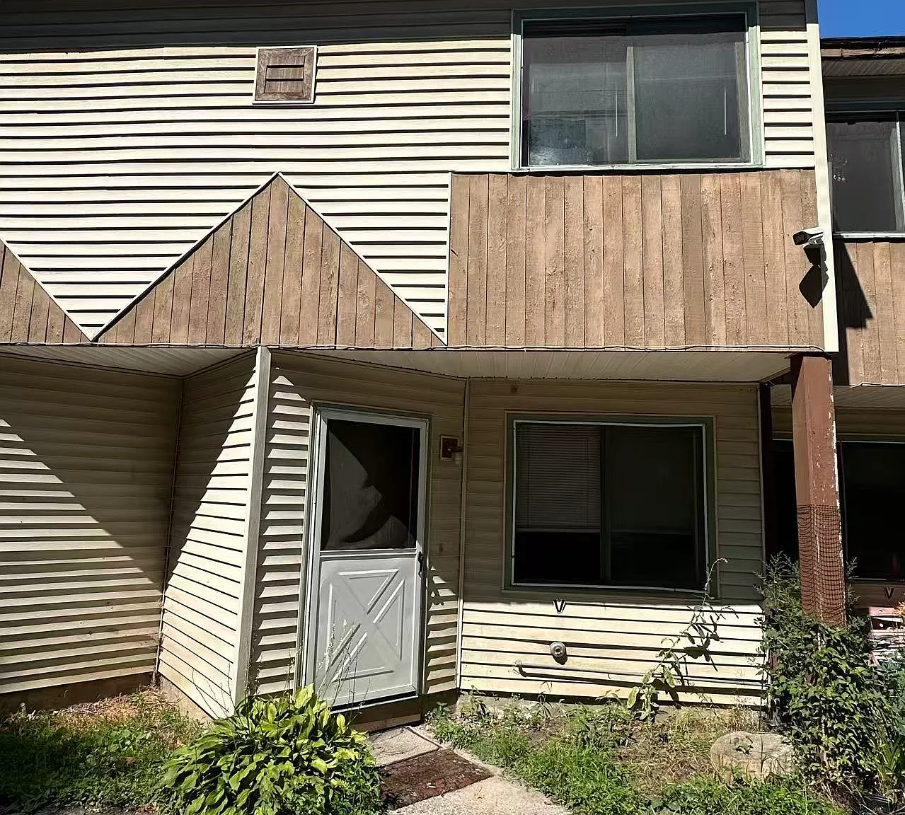 3 bed, 1.5 bath, 1056 sqft, $2,700 — Photo 1